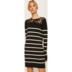 Vero Moda - Sukienka. Czarne sukienki damskie Vero Moda, na co dzień, s, bez wzorów, z wiskozy, casualowe, z okrągłym kołnierzem, z długim rękawem, długie, mini, proste. W wyprzedaży za 89,90 zł.