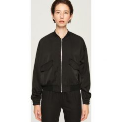 Kurtka bomber - Czarny. Czarne bomberki damskie Sinsay, l. Za 59,99 zł.