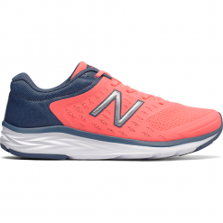 New Balance W490CF5. Różowe buty sportowe damskie marki New Balance, bez wzorów, z gumy, bez zapięcia. W wyprzedaży za 169,99 zł.