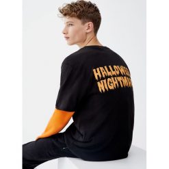 Koszulka Halloween z dynią. Czarne koszulki męskie Pull&Bear, m, bez wzorów, bez kołnierzyka, z krótkim rękawem, krótkie. Za 49,90 zł.
