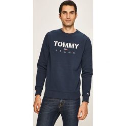 Tommy Jeans - Bluza. Niebieskie bluzy męskie Tommy Jeans, xl, z nadrukiem, z bawełny, z okrągłym kołnierzem, bez rękawów, bez kaptura. W wyprzedaży za 239,90 zł.