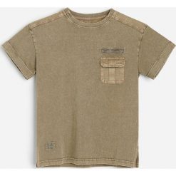 Bawełniany t-shirt z kieszonką -. T-shirty męskie Reserved, bez wzorów, z bawełny, bez kołnierzyka. Za 39,99 zł.