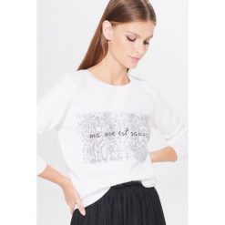 Sweter z połyskującym zdobieniem - Biały. Białe swetry damskie Mohito, s, z aplikacjami, bez rękawów, bez kaptura. Za 119,99 zł.