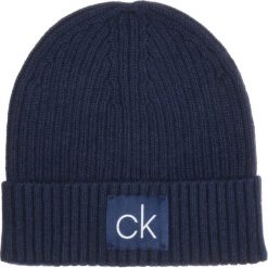 Calvin Klein Czapka Niebieski. Niebieskie czapki męskie Calvin Klein, bez wzorów, z elastanu. Za 206,95 zł.