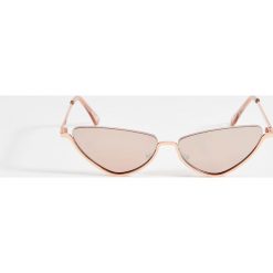 Wąskie okulary przeciwsłoneczne cat eye - Wielobarwny. Okulary przeciwsłoneczne damskie Mohito. Za 49,99 zł.