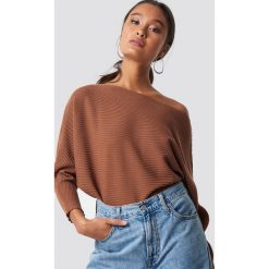 Trendyol Sweter z odkrytymi ramionami - Brown. Brązowe swetry damskie marki Trendyol, bez wzorów, z dzianiny, bez rękawów, długie, bez kaptura. Za 80,95 zł.