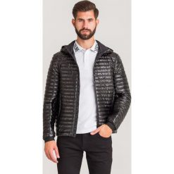 KURTKA PUCHOWA EMPORIO ARMANI. Czarne płaszcze męskie Emporio Armani, m, z nadrukiem, z puchu, bez kaptura. Za 1789,00 zł.