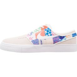 Nike SB ZOOM STEFAN JANOSKI Tenisówki i Trampki sail/white/multicolor/metallic gold. Białe trampki męskie marki Nike SB, ze skóry. W wyprzedaży za 279,20 zł.