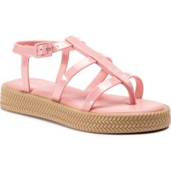 Sandały MELISSA - Caribe Verao Platform 32481 Pink/Beige 51430. Różowe klapki damskie Melissa, bez wzorów, z tworzywa sztucznego, bez obcasa. W wyprzedaży za 239,00 zł.