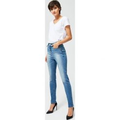 Jeansy typu high waist. Niebieskie jeansy damskie Moodo, xs, bez wzorów, z elastanu, z podwyższonym stanem. Za 49,99 zł.