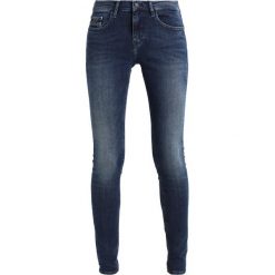 Calvin Klein Jeans MID RISE SKINNY Jeans Skinny Fit highline blue. Niebieskie jeansy damskie marki Calvin Klein Jeans. W wyprzedaży za 359,20 zł.