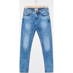 Jeansy slim fit - Niebieski. Niebieskie jeansy męskie House, bez wzorów. Za 99,99 zł.