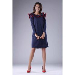 Granatowa Trapezowa Sukienka Dzianinowa z Falbankami. Niebieskie sukienki damskie Molly.pl, na co dzień, s, z aplikacjami, z dzianiny, eleganckie, z okrągłym kołnierzem, z długim rękawem, długie, proste. Za 132,90 zł.