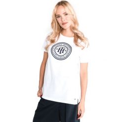Tommy Hilfiger Vera Koszulka Biały. Białe koszulki damskie TOMMY HILFIGER, l, z aplikacjami, z bawełny, bez kołnierzyka, z krótkim rękawem. Za 240,95 zł.