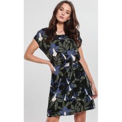 Czarna Sukienka Lurk. Czarne sukienki damskie other, s, w paski, eleganckie, bez kołnierzyka, bez rękawów, mini, dopasowane. Za 49,99 zł.