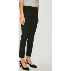 Calvin Klein - Spodnie. Czarne spodnie damskie Calvin Klein, m, z elastanu. W wyprzedaży za 359,90 zł.