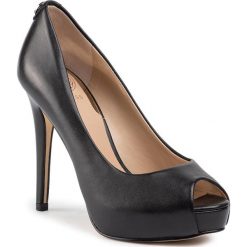 Szpilki GUESS - Hadie 16 FL5H16 LEA07 BLACK. Czarne półbuty damskie Guess, z aplikacjami, ze skóry ekologicznej, eleganckie, bez obcasa, na obcasie, bez zapięcia. Za 689,00 zł.