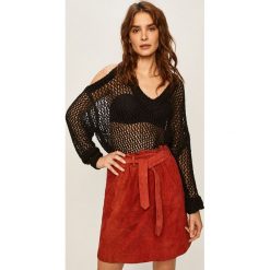 Silvian Heach - Sweter. Białe swetry damskie Silvian Heach, s, bez wzorów, z poliesteru, klasyczne, bez rękawów, bez kaptura. Za 389,90 zł.