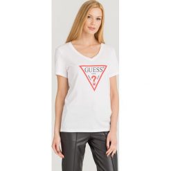 T-SHIRT LOGO TEE. Białe t-shirty damskie Guess, s, z nadrukiem, z bawełny, bez kołnierzyka. Za 139,00 zł.