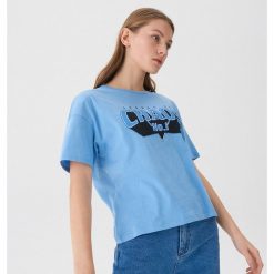 T-shirt z nadrukiem - Niebieski. Niebieskie t-shirty damskie House, s, z nadrukiem, bez kołnierzyka. W wyprzedaży za 15,99 zł.