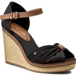 Espadryle TOMMY HILFIGER - Elena 1D FW56820644 Black 990. Czarne espadryle damskie marki TOMMY HILFIGER, bez wzorów, ze skóry, bez obcasa, na obcasie. W wyprzedaży za 229,00 zł.