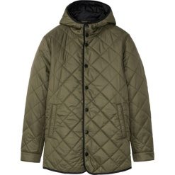 Kurtka outdoorowa z kapturem bonprix ciemnooliwkowy. Zielone kurtki męskie bonprix, m, bez wzorów, z kapturem. Za 179,99 zł.