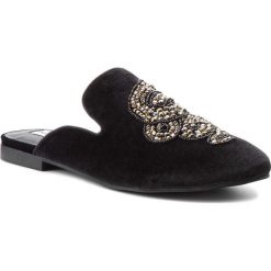 Klapki STEVE MADDEN - Hugh Loafer 91000712-09052-01001 Black. Czarne klapki damskie Steve Madden, z aplikacjami, ze skóry ekologicznej, bez obcasa, na obcasie. W wyprzedaży za 289,00 zł.