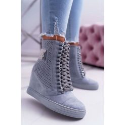 Damskie Sneakersy Lu Boo Ażurowe Zamszowe Niebieskie Clamma. Niebieskie koturny damskie Tagless, na wysokim obcasie, na koturnie, bez zapięcia. Za 149,00 zł.