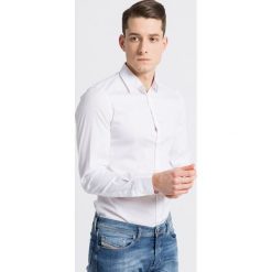 Trussardi Jeans - Koszula. Białe koszule męskie Trussardi Jeans, bez wzorów, z elastanu, eleganckie, z włoskim kołnierzykiem, z długim rękawem. W wyprzedaży za 299,90 zł.