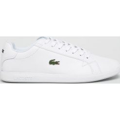 Lacoste - Buty. Białe buty sportowe męskie Lacoste, ze skóry, bez zapięcia. W wyprzedaży za 299,90 zł.
