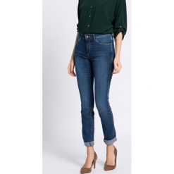 Wrangler - Jeansy. Niebieskie rurki damskie marki Wrangler, z elastanu. W wyprzedaży za 179,90 zł.