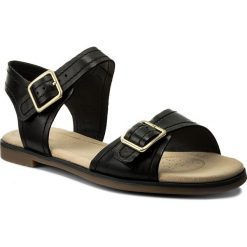 Sandały CLARKS - Bay Primrose 261319344 Black Leather. Czarne klapki damskie Clarks, bez wzorów, ze skóry, bez obcasa, na obcasie. W wyprzedaży za 169,00 zł.