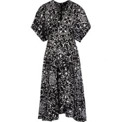Sukienka letnia The Kooples FROB19002K. Czarne sukienki damskie The Kooples, na lato, bez wzorów, bez kołnierzyka, bez rękawów. W wyprzedaży za 859,00 zł.