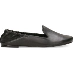 Mokasyny LADY. Czarne mokasyny damskie marki Gino Rossi, ze skóry, eleganckie, na płaskiej podeszwie. Za 199,90 zł.