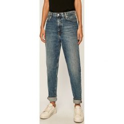 Calvin Klein Jeans - Jeansy MOM. Niebieskie jeansy damskie Calvin Klein Jeans, bez wzorów, z bawełny. Za 449,90 zł.