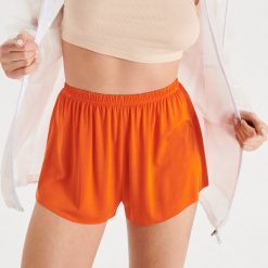 Materiałowe szorty High Waist - Żółty. Żółte szorty damskie Cropp, bez wzorów, z tkaniny, z podwyższonym stanem. Za 31,99 zł.