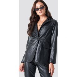 NA-KD Trend Marynarka PU - Black. Czarne marynarki damskie marki NA-KD Trend, bez wzorów. Za 364,95 zł.