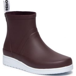 Kalosze TRETORN - Viken II Low 473326 Plum 90. Fioletowe kalosze damskie Tretorn, bez wzorów, z tworzywa sztucznego. Za 329,00 zł.