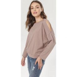 Ciemnobeżowa Bluzka Therin. Brązowe bluzki damskie Born2be, xl, bez wzorów, bez kołnierzyka, bez rękawów. W wyprzedaży za 49,99 zł.