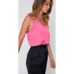 Rut&Circle Top na ramiączkach Maria - Pink. Różowe topy damskie marki Rut&Circle, bez wzorów, z poliesteru, bez kołnierzyka. W wyprzedaży za 32,38 zł.