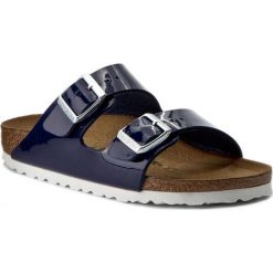 Klapki BIRKENSTOCK - Arizona 1005296 Dress Blue. Niebieskie klapki damskie Birkenstock, bez wzorów, ze skóry ekologicznej, bez obcasa. W wyprzedaży za 179,00 zł.