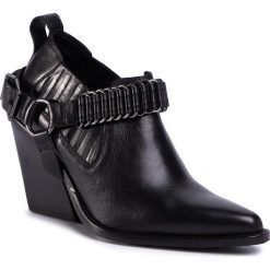 Półbuty BRONX - 75122-A Black 01. Czarne półbuty damskie Bronx, z aplikacjami, ze skóry, bez obcasa, na obcasie, bez zapięcia. W wyprzedaży za 479,00 zł.