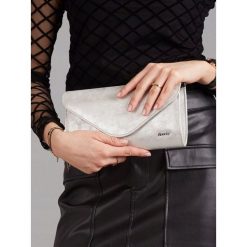 Kopertówka wizytowa srebrna Rovicky W35 - srebrny. Szare kopertówki damskie ROVICKY, w paski, ze skóry ekologicznej, klasyczne, bez dodatków. Za 54,99 zł.