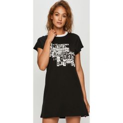Dkny - Sukienka. Czarne sukienki damskie DKNY, na co dzień, s, z nadrukiem, z bawełny, casualowe, z okrągłym kołnierzem, z krótkim rękawem, krótkie, mini, proste. Za 279,90 zł.