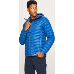 Peak Performance - Kurtka puchowa. Czerwone płaszcze męskie Peak Performance, m, bez wzorów, z materiału, krótkie, z kapturem. W wyprzedaży za 839,90 zł.