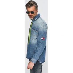 Tommy Jeans - Kurtka. Niebieskie płaszcze męskie Tommy Jeans, m, bez wzorów, z bawełny, krótkie, bez kaptura. W wyprzedaży za 399,90 zł.