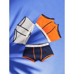 Bokserki męskie. Pomarańczowe bokserki męskie Top Secret, bez wzorów. Za 59,99 zł.
