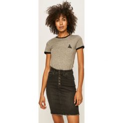 Volcom - T-shirt. Szare bluzki damskie Volcom, s, z nadrukiem, z bawełny, casualowe, z okrągłym kołnierzem, z krótkim rękawem. Za 139,90 zł.
