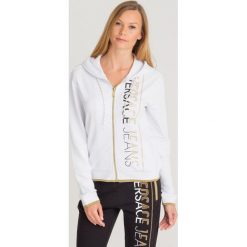 BLUZA Versace Jeans. Białe bluzy damskie Versace Jeans, s, z nadrukiem, z jeansu, bez rękawów, z kapturem. Za 720,30 zł.
