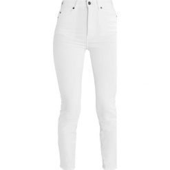 Dr.Denim CROPA CABANA Jeansy Slim Fit white. Białe rurki damskie marki Dr.Denim. W wyprzedaży za 149,50 zł.